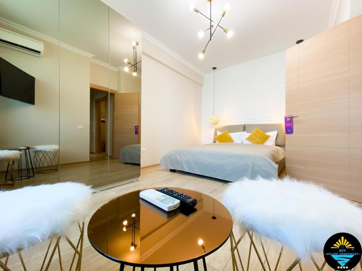Evy Deluxe Apartment Мамая Екстериор снимка