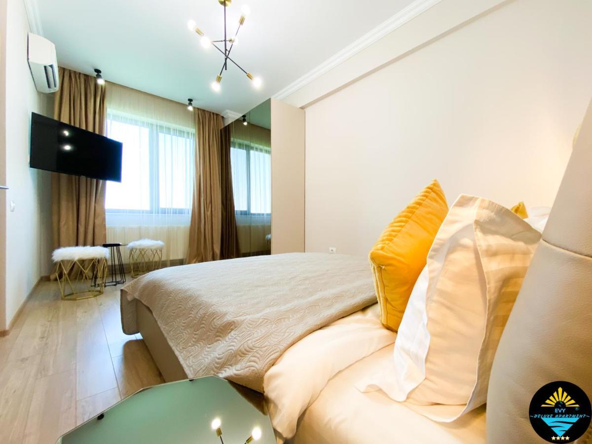 Evy Deluxe Apartment Мамая Екстериор снимка