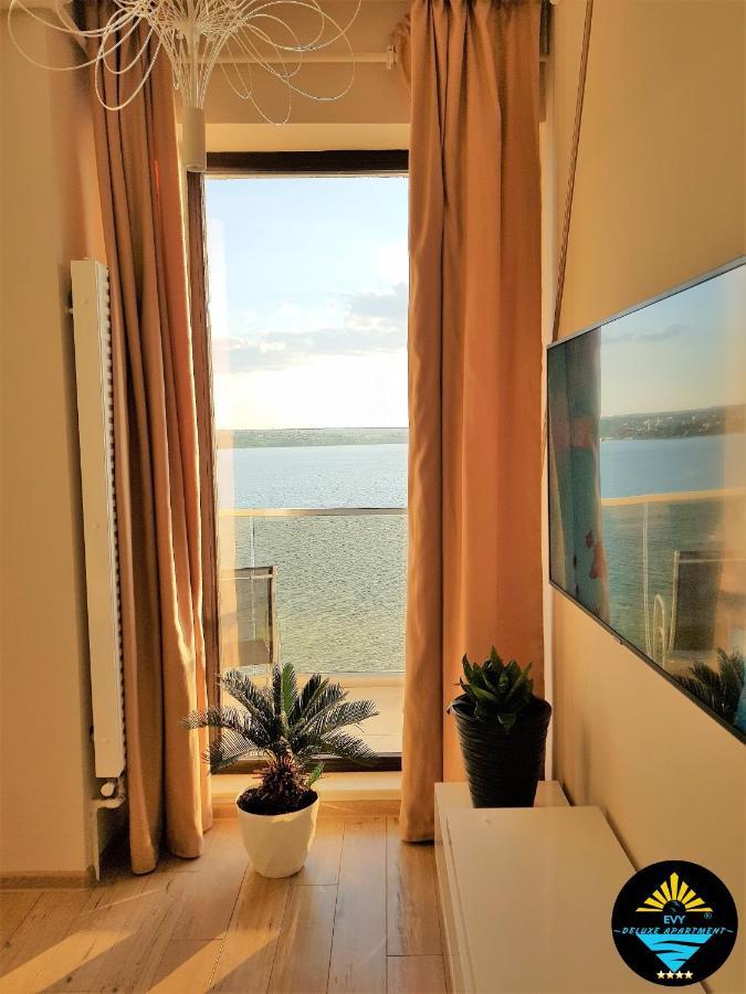 Evy Deluxe Apartment Мамая Екстериор снимка