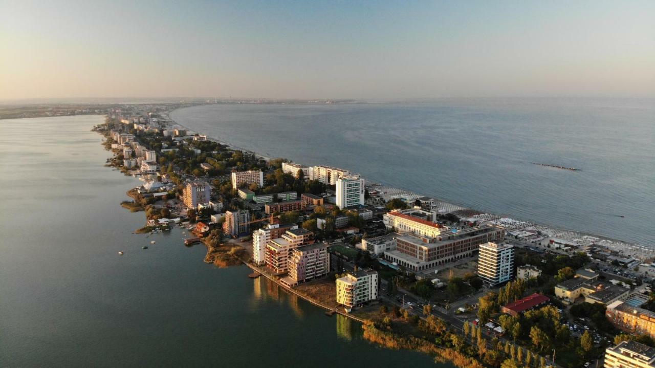 Evy Deluxe Apartment Мамая Екстериор снимка